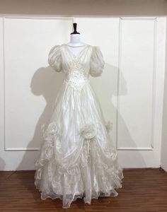 Elegant vintage wedding Gown