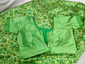 Green Floral Silk Blend Saree With Lining Blouse