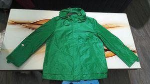 Green jacket wind cheater