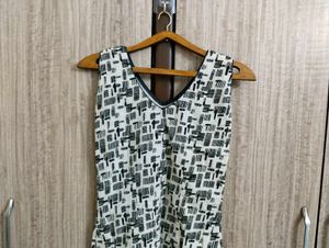 Monochrome Printed Sleeveless Dress 🖤 🤍