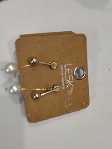 LESK Pearl Drop Earrings
