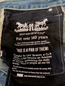 Ma2140 Levi's jeans waist 32 inches