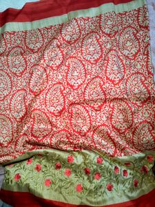 RED 🍒 AND BEIGH FLORAL SAREE