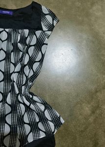Chic Black &amp; White Top