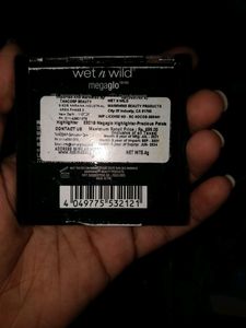 Wet N Wild Highlighter(Shade-precious Petals)