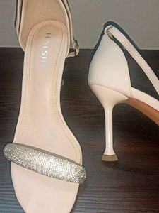 Elegant beige Heels