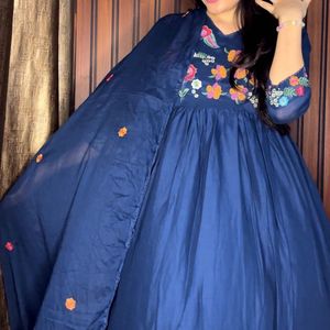 Floral Embroidered Kurta Set