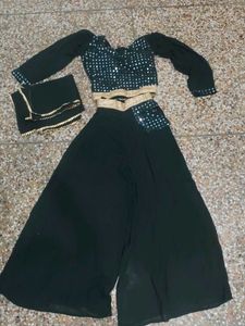 ek side mein pocket hai jo jiske andar Ham Saman R