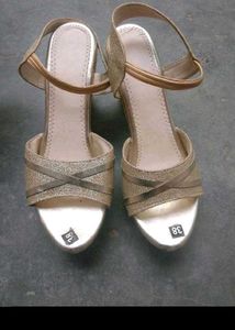Women Kurta With Sandle