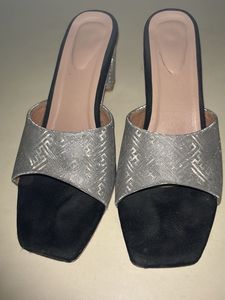 SHIMMER HEELS SIZE 5