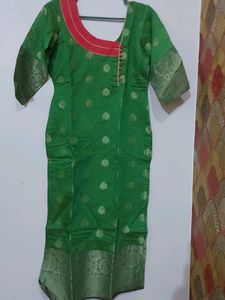 Green Coloured Chanderi Kurta With Lining.