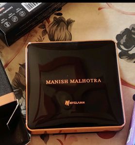 Loot Offer 349/-Manish Malhotra Eyeshadow Palette