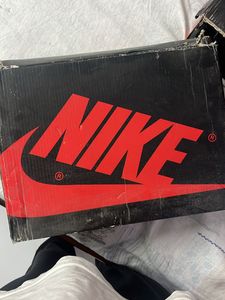 NIKE AIR JORDAN 1