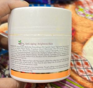 Mama earth 🌍 Skin Brightening Ubtan Face Mask