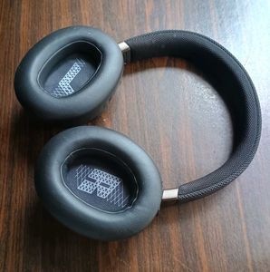 JBL LIVE 650 BTNC WIRELESS HEADPHONES.
