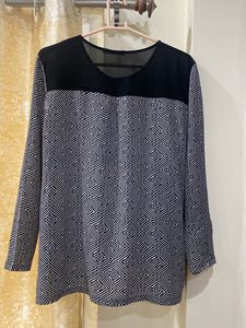 Pretty black and white top