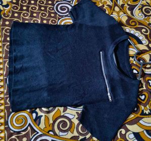 Chic Black Zipper Detail Tee