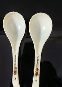 Set of 2 Floral Design Plastic Serving Spoons