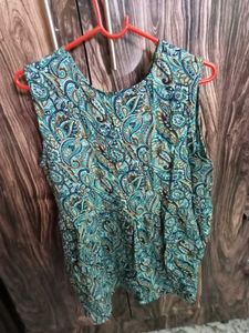 Paisley Print Sleeveless turtoise short kurti