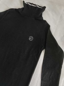 Cute Black Turtle neck Top 👍