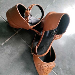 Beautiful Women&#39;s Brown Heels