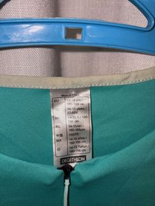 Decathlon&#39;s Unique Color-Block Sports Tee