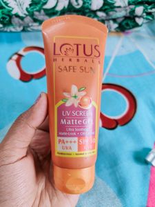 LOTUS HERBALS UV SUNSCREEN MATTE GEL