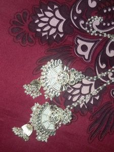 Elegant Maang Tikka Set With Earrings