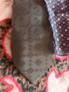 Stylish Tie &amp; Pocket Square Set