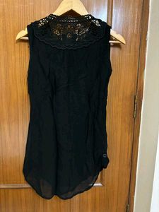 Lace Detailed Black Sleeveless Top