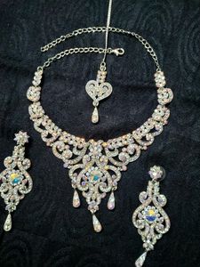 Multicolour Neck Piece