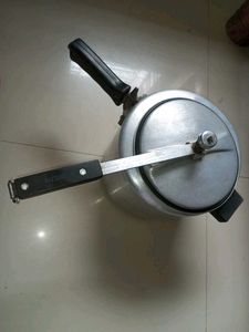 Bajaj Pressure Cooker In Fully Working Condition