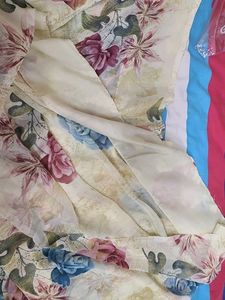 🥰 Cream Georgette Saree with beautiful flowers 💐