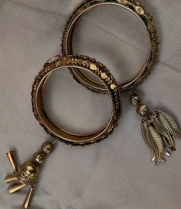 Elegant Gold-Toned Bangle Set