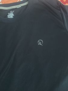 QUEBE C Black T Shirt