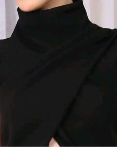 Chic Black Sleeveless Crop Top 2