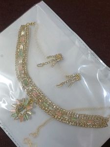 Elegant Stone-Studded Necklace Set