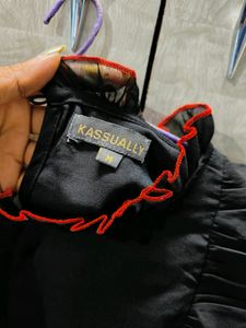 Black Ruffle Top🖤