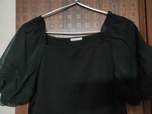 Black Ribbed Puff Sleeves Top