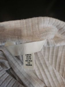 &#34;H&amp;M&#34; Light Grey Ribbed Long Sleeve Top 👕