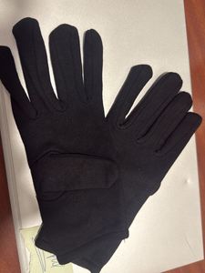 Hand gloves