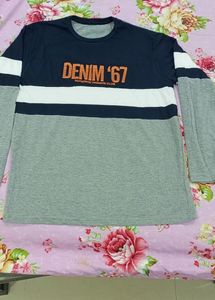 DENIM T SHIRT IN SUPER CONDITION