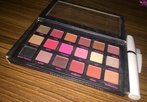 eyeshadow and eyebrow trimmer