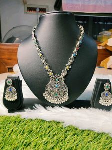Necklace &amp; Earring Set