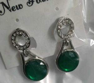 4 Stunning Pair Of Earrings