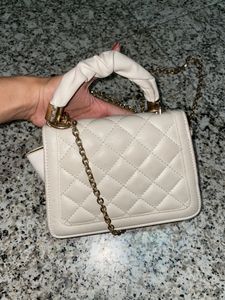 Beige/cream Coloured Handbag With Detachable Strap