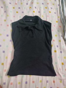 Black Sleveless Crop Top With Collar
