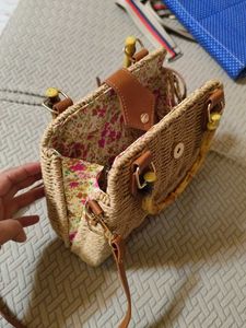Mauritius Bamboo Wooden Handle Bag With Sling