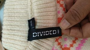 H &amp; M -White Sweater with Playful Pink and Orange