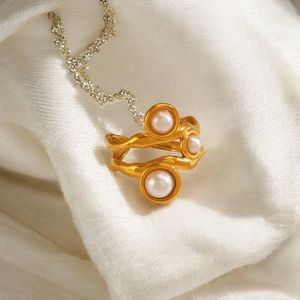 Luna Pearl Ring